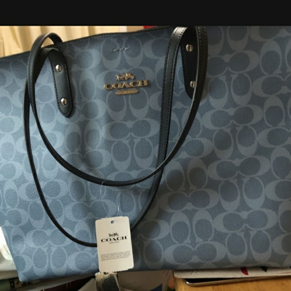 Coach Signature Town Tote bag new with tag.